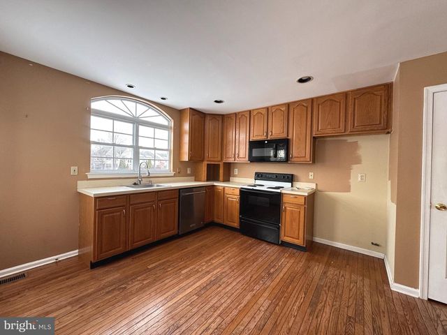 25 CASTLE DR, Royersford, PA 19468