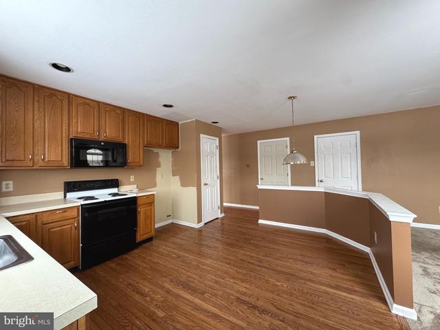 25 CASTLE DR, Royersford, PA 19468