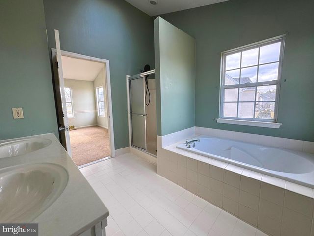 25 CASTLE DR, Royersford, PA 19468