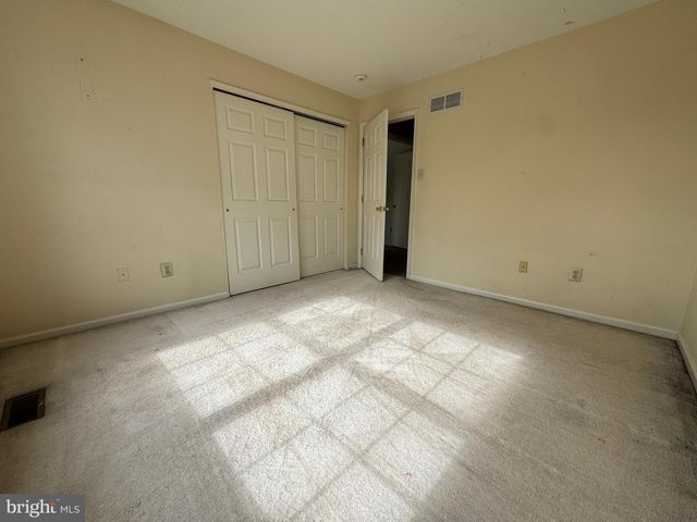 25 CASTLE DR, Royersford, PA 19468