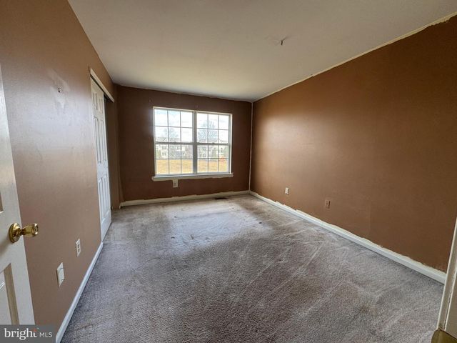 25 CASTLE DR, Royersford, PA 19468