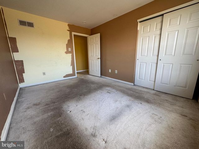 25 CASTLE DR, Royersford, PA 19468