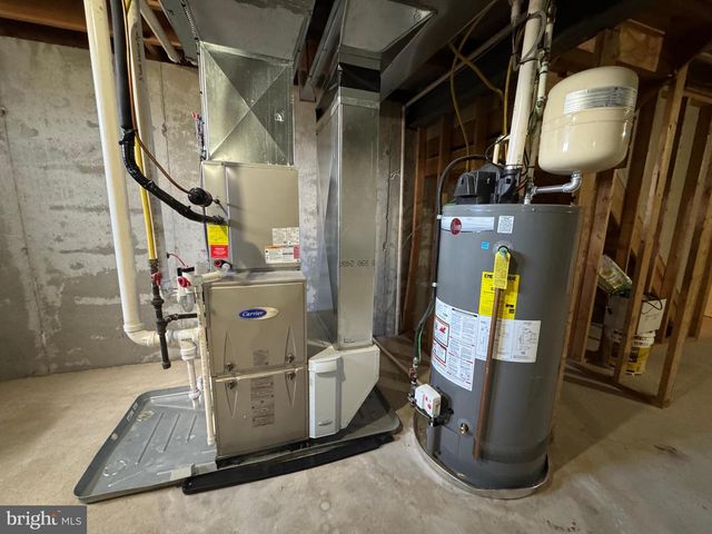 25 CASTLE DR, Royersford, PA 19468