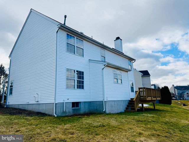 25 CASTLE DR, Royersford, PA 19468