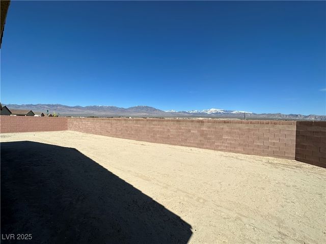 1621 South Pinedale Street, Pahrump, NV 89060