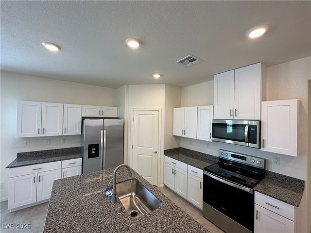 1621 South Pinedale Street, Pahrump, NV 89060