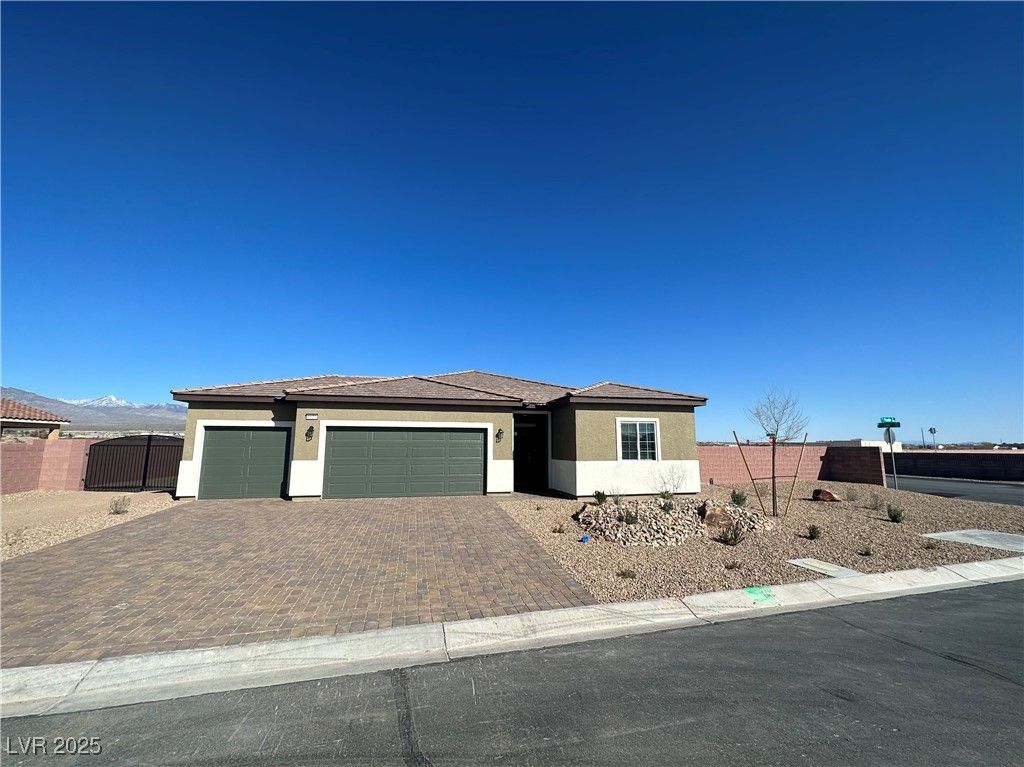 1621 South Pinedale Street, Pahrump, NV 89060