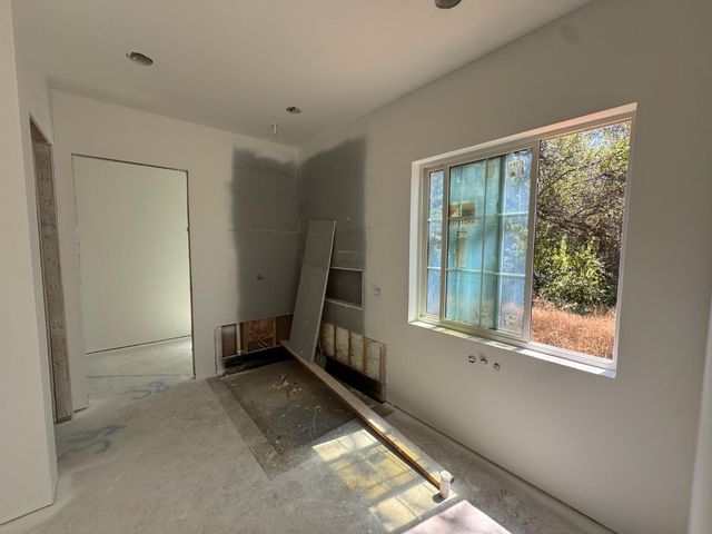 145 Colonial Dr, Auburn, CA 95603