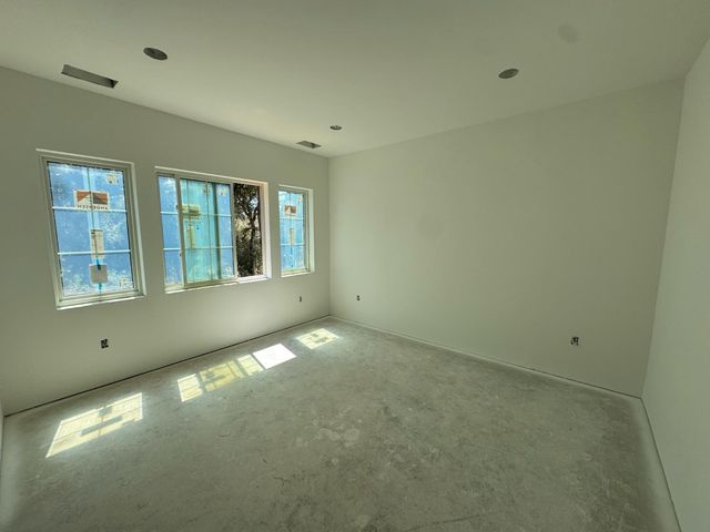 145 Colonial Dr, Auburn, CA 95603
