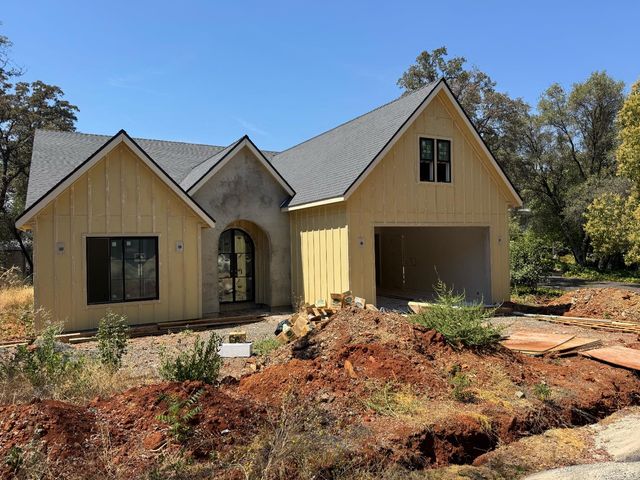 145 Colonial Dr, Auburn, CA 95603