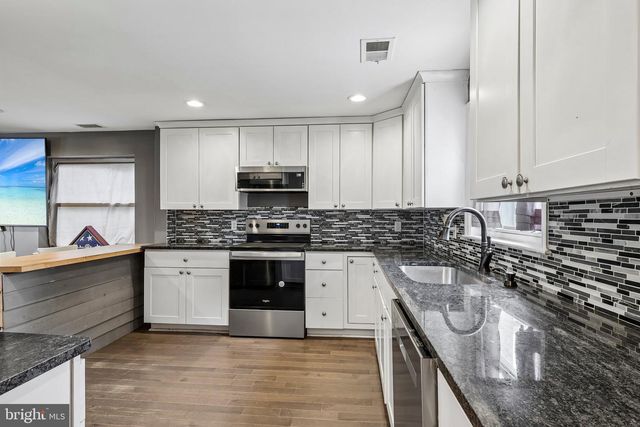 7 HURFORD PL, Aston, PA 19014