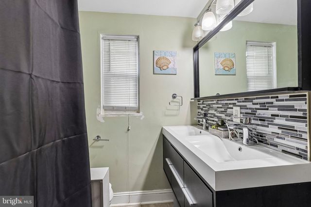 7 HURFORD PL, Aston, PA 19014