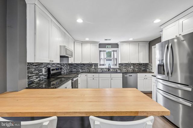 7 HURFORD PL, Aston, PA 19014