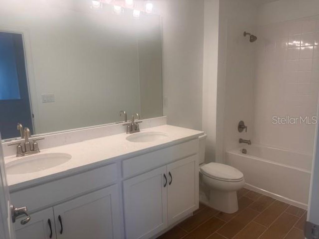 Image 8 of property listing at 4411 LAUREL SITE LOOP, Apopka, FL 32712