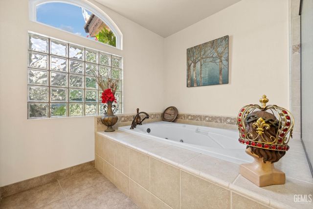 2913 Harmony Drive, Bakersfield, CA 93306