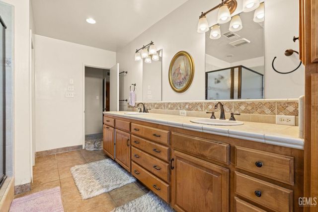 2913 Harmony Drive, Bakersfield, CA 93306