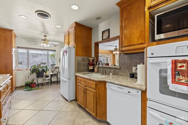 2913 Harmony Drive, Bakersfield, CA 93306