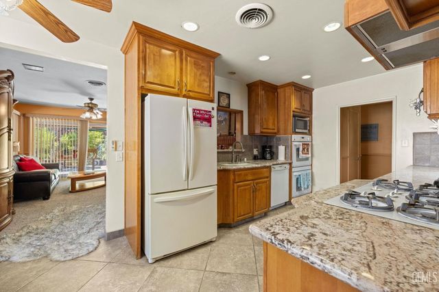 2913 Harmony Drive, Bakersfield, CA 93306