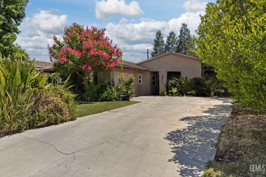 2913 Harmony Drive, Bakersfield, CA 93306