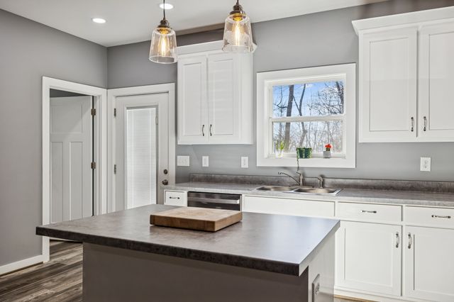 435 Penile Dr, Decherd, TN 37324