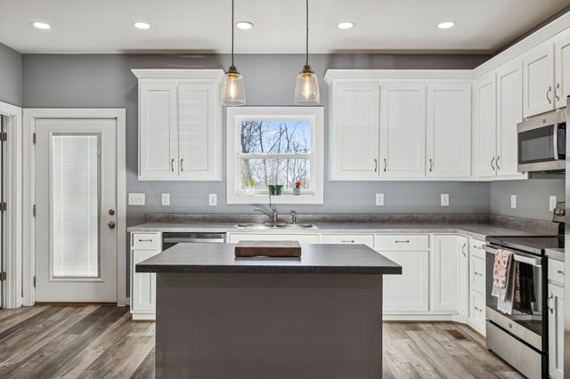 435 Penile Dr, Decherd, TN 37324