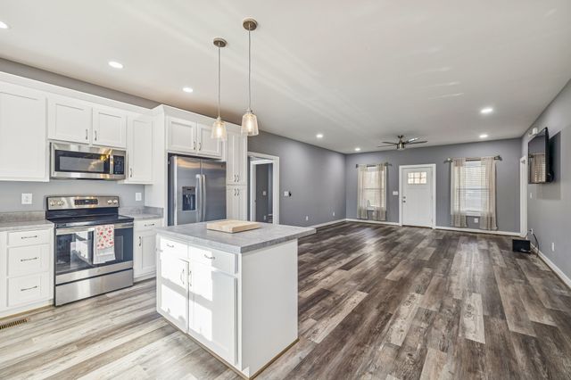 435 Penile Dr, Decherd, TN 37324