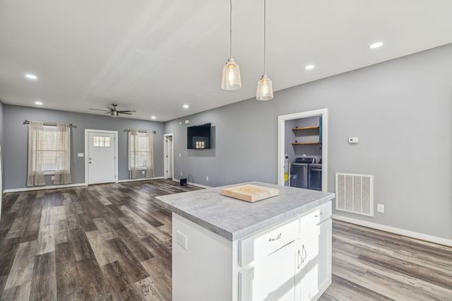 435 Penile Dr, Decherd, TN 37324