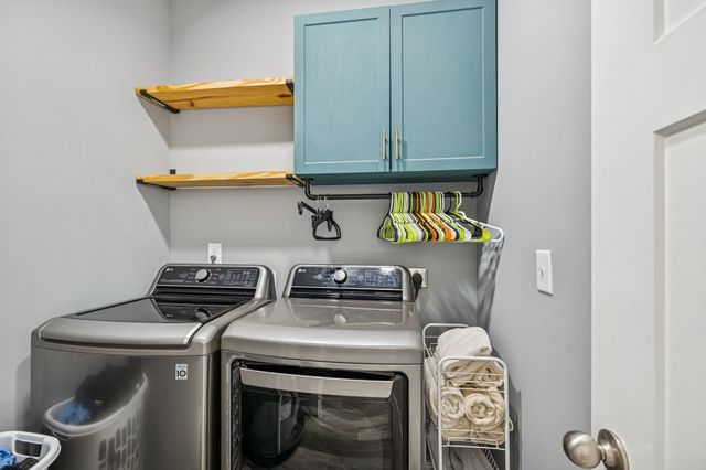 435 Penile Dr, Decherd, TN 37324