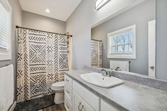 435 Penile Dr, Decherd, TN 37324