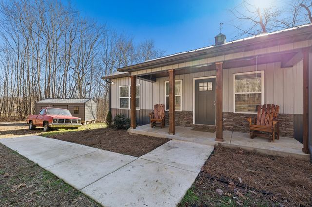 435 Penile Dr, Decherd, TN 37324