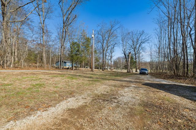 435 Penile Dr, Decherd, TN 37324