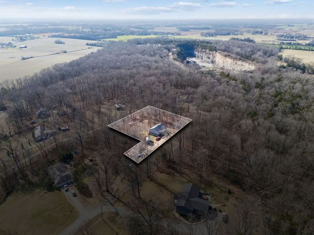 435 Penile Dr, Decherd, TN 37324