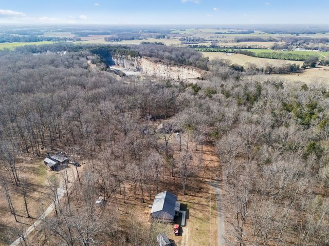 435 Penile Dr, Decherd, TN 37324