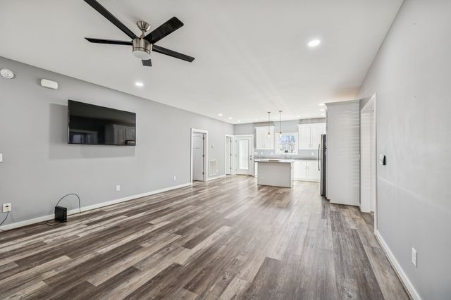 435 Penile Dr, Decherd, TN 37324