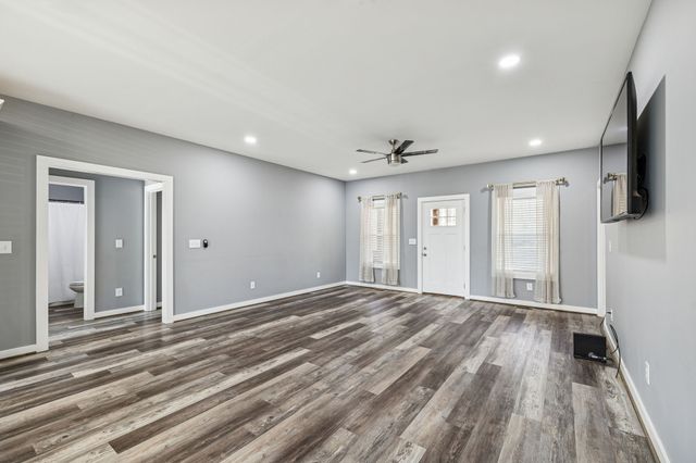 435 Penile Dr, Decherd, TN 37324