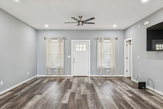 435 Penile Dr, Decherd, TN 37324