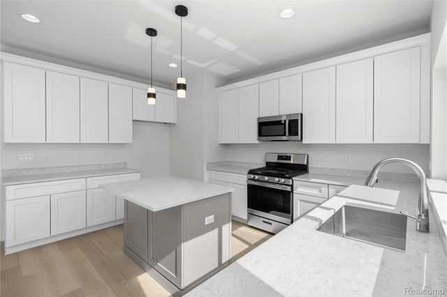 21959 Deer Brook Drive 2, Southfield, MI 48075