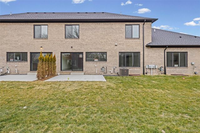 21959 Deer Brook Drive 2, Southfield, MI 48075