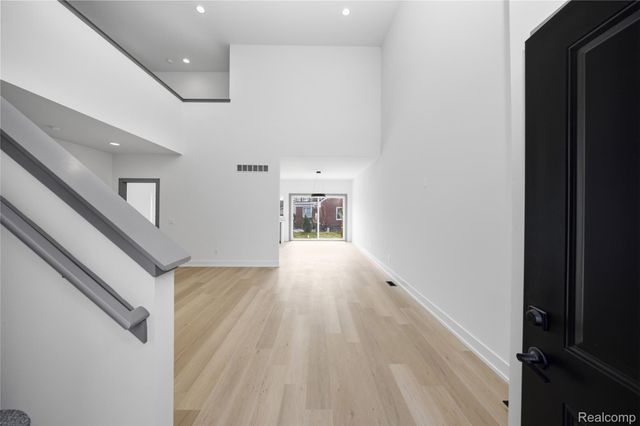 21959 Deer Brook Drive 2, Southfield, MI 48075