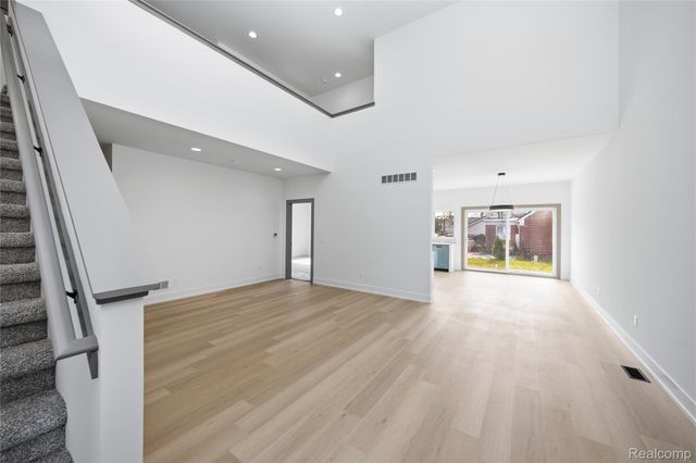 21959 Deer Brook Drive 2, Southfield, MI 48075