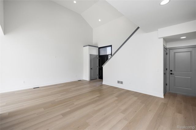 21959 Deer Brook Drive 2, Southfield, MI 48075