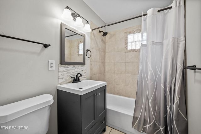 2802 Willocks Ave, Maryville, TN 37804