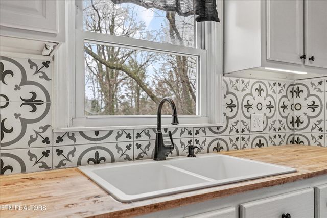 2802 Willocks Ave, Maryville, TN 37804