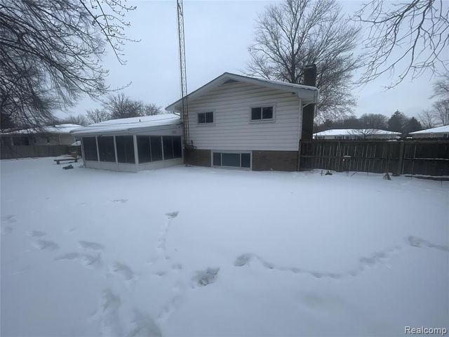 980 Indiana Avenue, Marysville, MI 48040