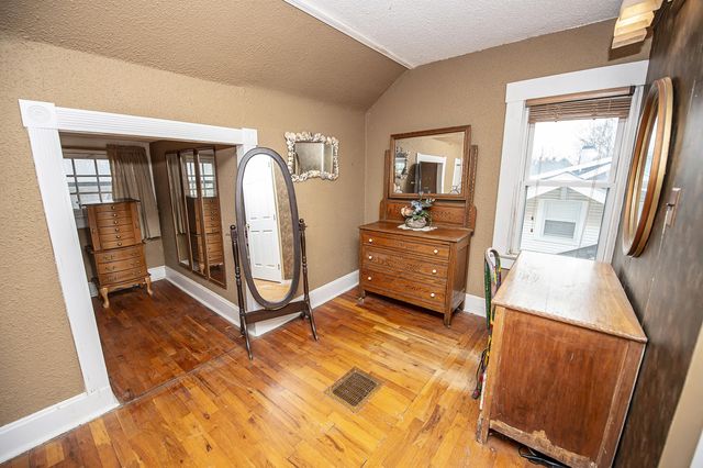 1352 E Elm Street, Springfield, MO 65802