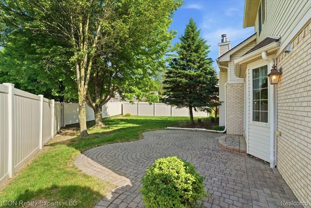 26654 Rose Drive, Flat Rock, MI 48134