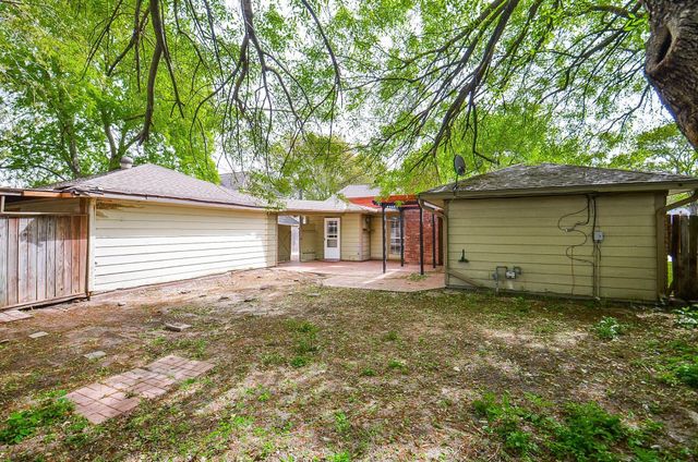 11703 Easterling Drive, Houston, TX 77065