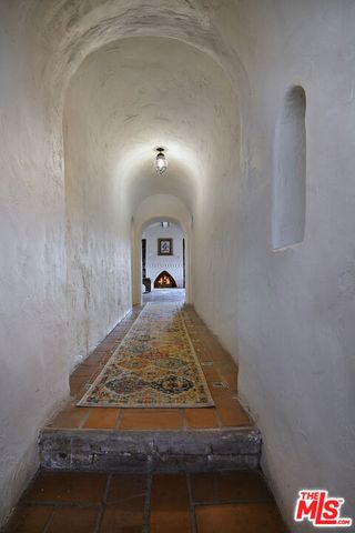 7210 Woodlake Avenue, West Hills, CA 91307