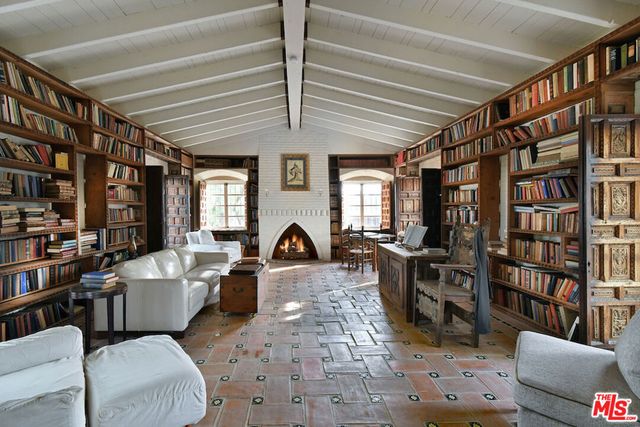 7210 Woodlake Avenue, West Hills, CA 91307