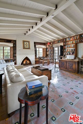 7210 Woodlake Avenue, West Hills, CA 91307